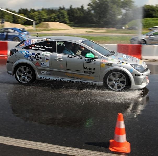 180 Pirelli Partner an der Pirelli UHP driving Experience in Lignières.